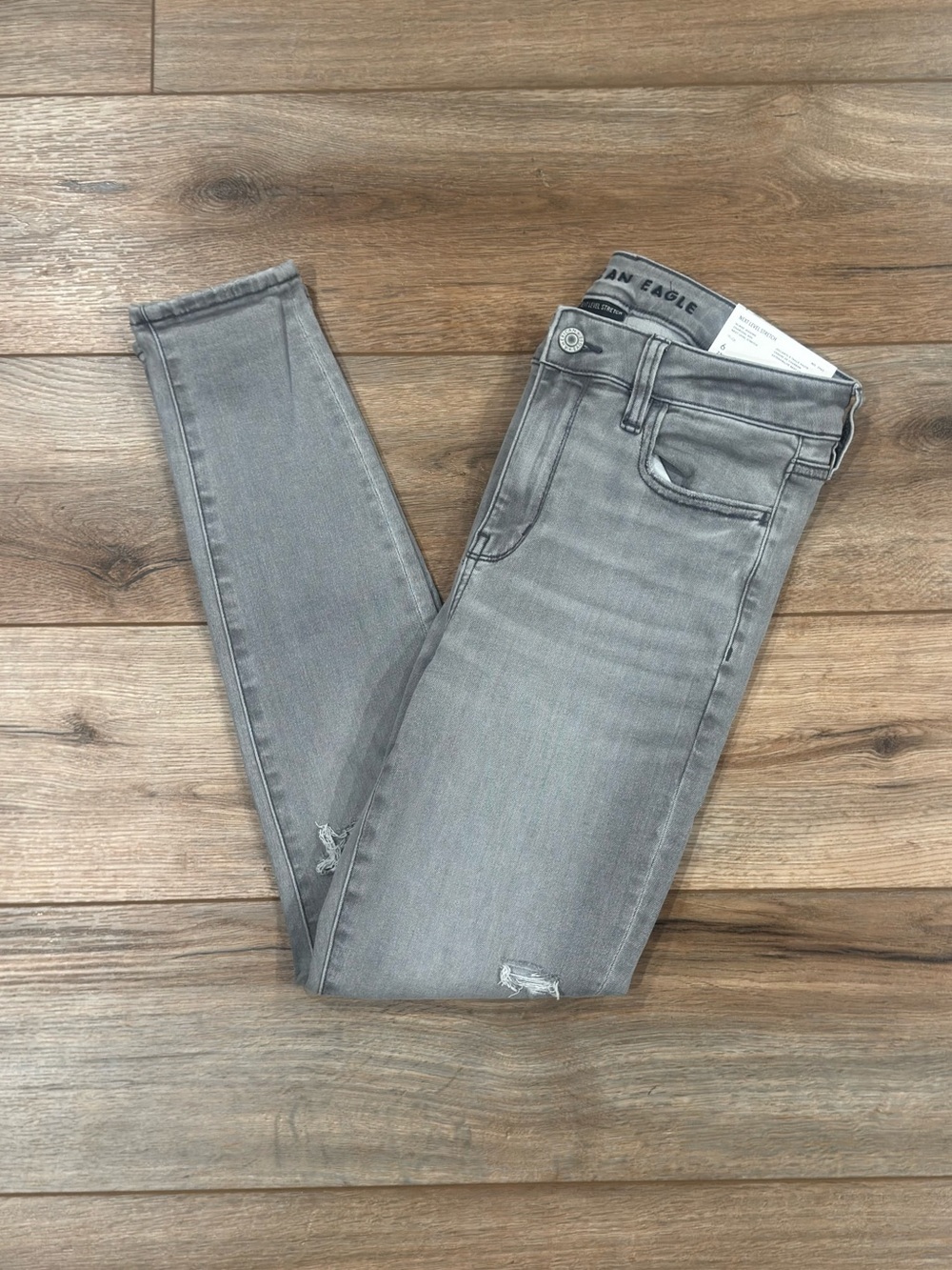 AMERICAN EAGLE High-rise Distressed Gray Skinny Jean Jeggings | Size 6 Short